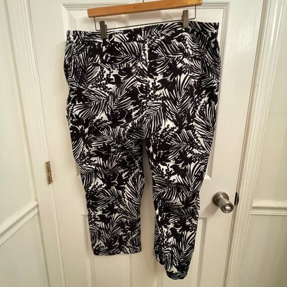 Lane Bryant Black & White Tropical Capri Pants size 20 - Picture 2 of 5